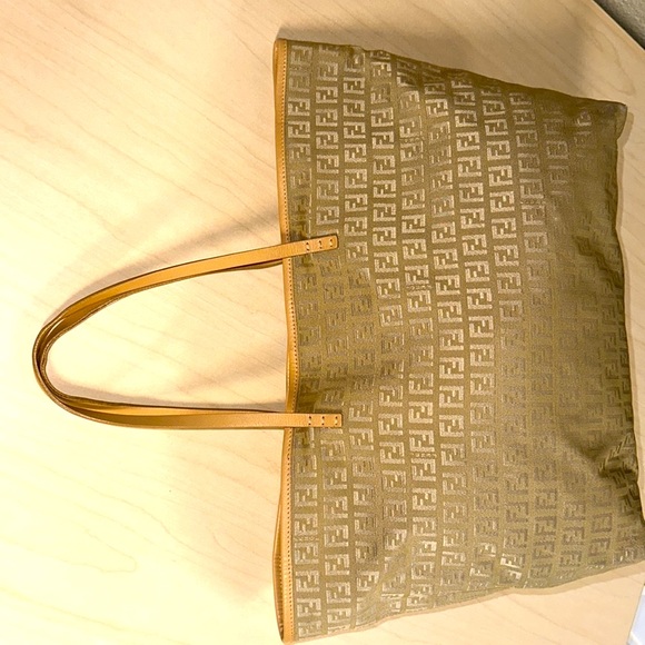 WOW POSHMARK - Authentic Fendi Extra Large Tote - Picture 6 of 16